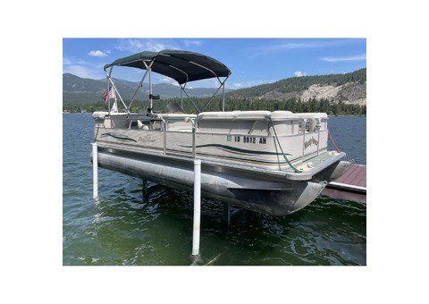2005 Smoker Craft Pontoon Boat 