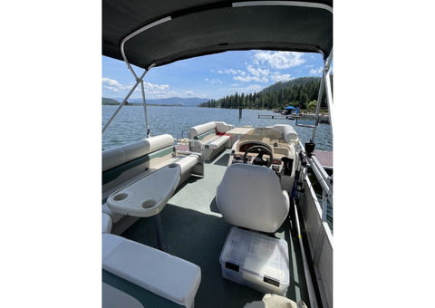 2005 Smoker Craft Pontoon Boat 