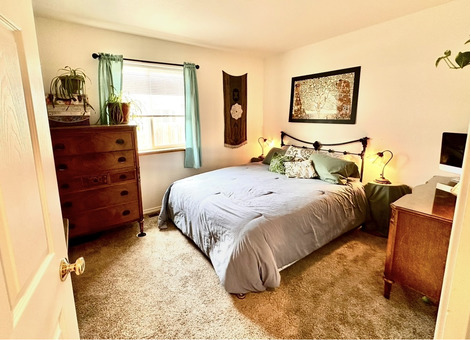 Fully Furnished Room for Rent in Boho Household