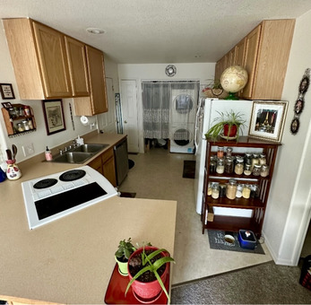 Fully Furnished Room for Rent in Boho Household