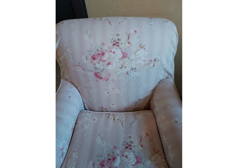 CHARMING SHABBY-CHIC ROLLED ARM CLUB CHAIR COTTON FLORAL SLIPCOVER - $249 (SANDPOINT)