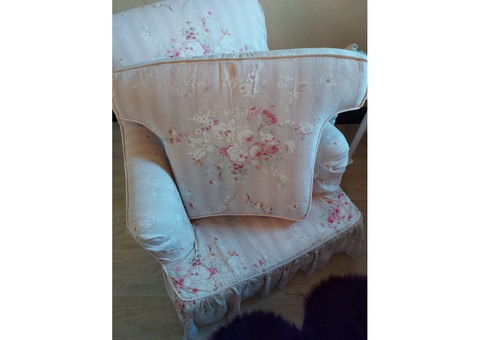 CHARMING SHABBY-CHIC ROLLED ARM CLUB CHAIR COTTON FLORAL SLIPCOVER - $249 (SANDPOINT)