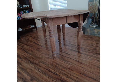 Drop leaf table