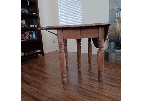 Drop leaf table