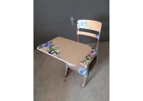 Adorable Tole Painted Midcentury/Retro Student School Desk