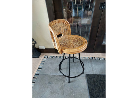 Danny Ho Fong Style 1960s Mid-Century Modern Wicker Swivel Bar Stool