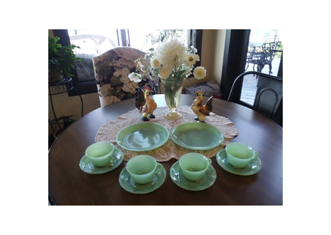 Pristine Vintage 1940s-1950s Fire-King Jadeite Dishware for Sale