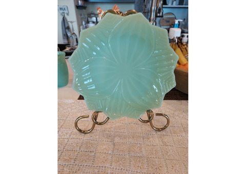 Pristine Vintage 1940s-1950s Fire-King Jadeite Dishware for Sale