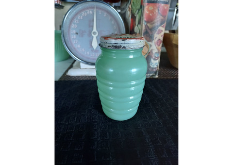 Pristine Vintage 1940s-1950s Fire-King Jadeite Dishware for Sale