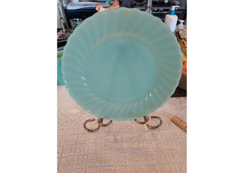 Pristine Vintage 1940s-1950s Fire-King Jadeite Dishware for Sale