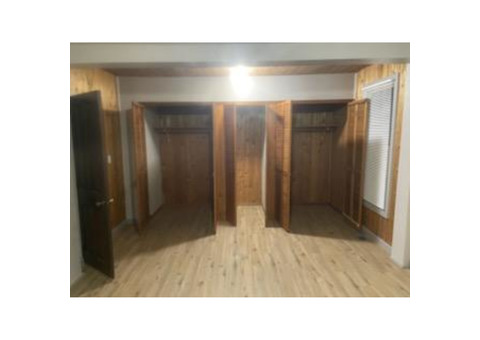 DOGS! DOGS! Downtown, 2BR, 1 BA, large fenced yard