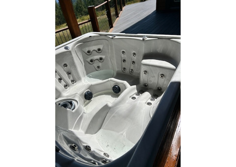 Strong Evolution Spa Hot Tub