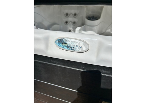 Strong Evolution Spa Hot Tub