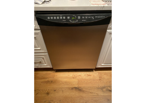 Built in dishwasher   Frigidaire 