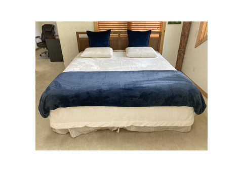 SERTA King Bed - Complete