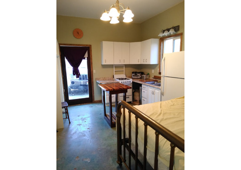 Cozy 600 sq ft 1-Bedroom Micro Home with Full Kitchen 2 Miles from Downtown Sandpoint