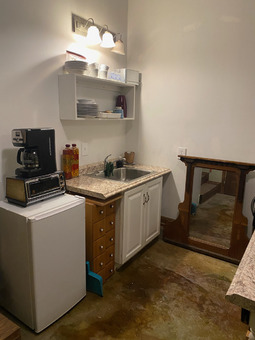 1 bedroom : 1 bathroom Fully Furnished Rental 