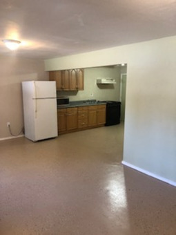 5 Bedroom 3 Bath House close to town in the woods