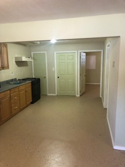 5 Bedroom 3 Bath House close to town in the woods