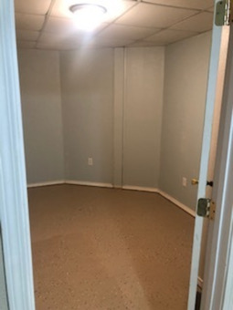 5 Bedroom 3 Bath House close to town in the woods