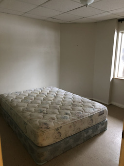 5 Bedroom 3 Bath House close to town in the woods