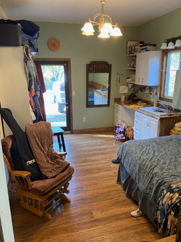 Cozy 800 sq ft 1-Bedroom Micro Home with Full Kitchen 2 Miles from Downtown Sandpoint