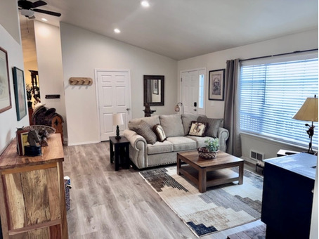 Great little vacation home in Comeback Bay with area launch privileges