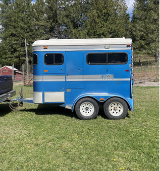 1992 Logan Malibu Horse Trailer